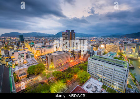 La ville de Shizuoka, Japon centre-ville au crépuscule. Banque D'Images