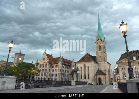 Église Fraumunster à temps le soir à Zurich, Suisse Banque D'Images