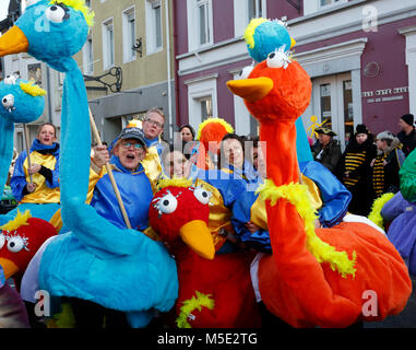 Carnaval rhénan,Rose,Lundi Lundi Gras 2018 procession dans Duelken,people,spectateurs,les fous,les costumes,D-Viersen,D-Viersen-Duelken,Hollande,Rhénanie du Nord - Westphalie,,NRW Banque D'Images