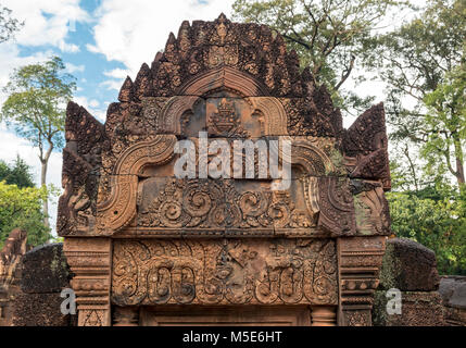 Détail architectural au Temple de Banteay Srei près de Angkor, Cambodge Banque D'Images