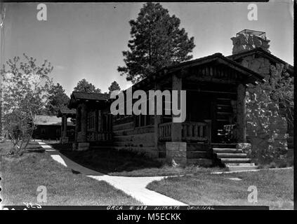 Grand Canyon Rim ni historique Lodge cabines c EXTÉRIEUR DE CABINES DE LUXE À GRAND CANYON LODGE, NORTH RIM. JUN 1936. Banque D'Images