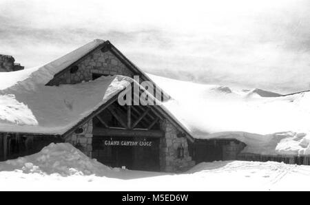 Grand Canyon Rim Lodge historique ni couvertes de neige GRAND CANYON LODGE couvert de neige. Hiver - NORTH RIM GRCA. Parc de l'UTAH'S CO. vers 1941. . Banque D'Images