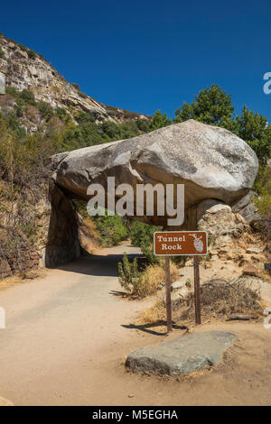 Rock Tunnel, Sequoia National Park, Californie Banque D'Images