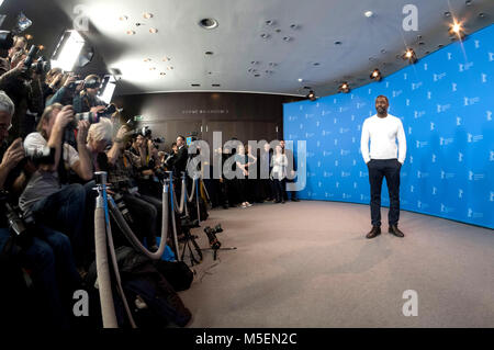 Berlin, Allemagne. Feb 22, 2018. Idris Elba pendant les 'photocall' Meyers Manx à la 68e Festival International du Film de Berlin / Berlinale 2018 le 22 février 2018 à Berlin, Allemagne. Credit : Geisler-Fotopress/Alamy Live News Banque D'Images