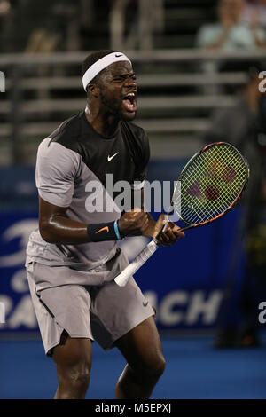 Delray Beach, FL - Frances Tiafoe de USA célèbre sa victoire contre Juan Martin Del Potro de l'Argentine au cours de l'Open de Delray Beach en 2018. (Photo par Mauricio Paiz) Credit : Mauricio Paiz/Alamy Live News Banque D'Images