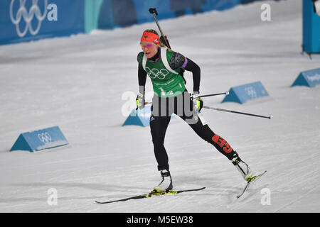 Denise HERRMANN (GER), Einzelaktion Einzelbild Aktion,,,,, Ganzkoerperaufnahme Freisteller ganze figure. Le biathlon féminin 4x6 km relais Staffel, der Frauen am 22.02.2018 Centre de biathlon Alpensia. Olympische Winterspiele 2018, vom 09.02. - 25.02.2018 à PyeongChang/ Suedkorea. Dans le monde d'utilisation | Banque D'Images