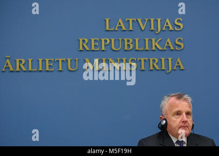 Riga, Lettonie. 22 Février, 2018. Conférence de presse au Ministère letton des affaires étrangères - Sous-secrétaire d'Etat américain John J. Sullivan et Edgars RINKEVICS, Ministre letton des affaires étrangères. Banque D'Images