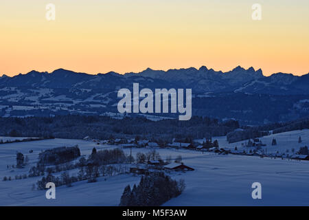 Au cours de l'aube colorée Alpes Allgaeu en hiver. La Bavière, Allemagne Banque D'Images