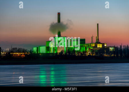 L'Lausward power plant à Dusseldorf, gaz et turbine à vapeur exploité par Stadtwerke Düsseldorf et EnBW, dans le port de Düsseldorf sur la Banque D'Images