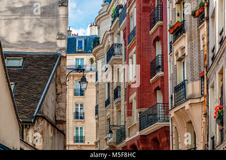 Vue d'immeubles d'habitation typiquement parisienne. Banque D'Images