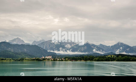 Vue panoramique du lac de forggen à la ville de Füssen Banque D'Images