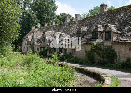 Une ligne de l'ancienne maison de Arlington Row dans la ville de Bibury Gloucester. UK Banque D'Images