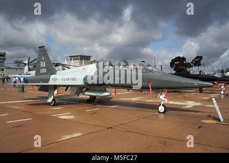 MIRAMAR, Californie, USA - oct 15, 2016 : US Air Force Northrop T-38 Talon jet un formateur de Randolph AFB à l'affiche au MCAS Miramar Air Show. Banque D'Images