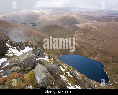 Creiglyn Dyfi, source de l'Afon Dyfi (NL), la rivière ci-dessous Abrie dans les montagnes de Snowdonia Aran. Hafod Foel-fynydd & Foel Rhudd élever au-delà de Banque D'Images