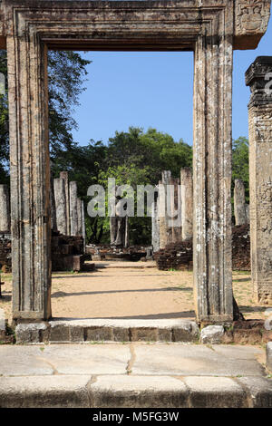 Quadrangle Polonnaruwa North Central Province Sri Lanka Bouddha Debout dans le Hatadage Banque D'Images