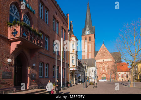 Allemagne - 21 Février 2018 : l'hôtel de ville de la ville de Merseburg et l'église du village. Banque D'Images