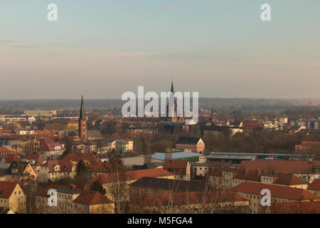 Allemagne - 21 Février 2018 : Vue de la ville est-allemande de Bitterfeld avec ses églises. Banque D'Images