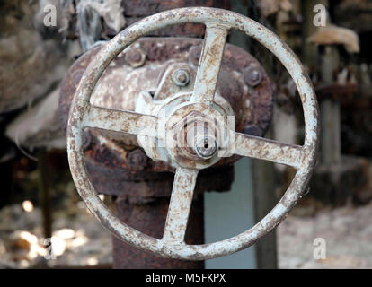 Vannes rouillées dans l'usine de produits chimiques, Bhopal, Madhya Pradesh, Inde, Asie Banque D'Images