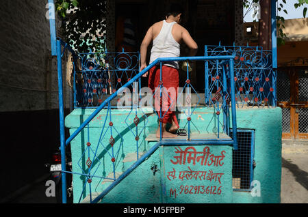 L'homme à petit temple, Jodhpur, Rajasthan, Inde, Asie Banque D'Images