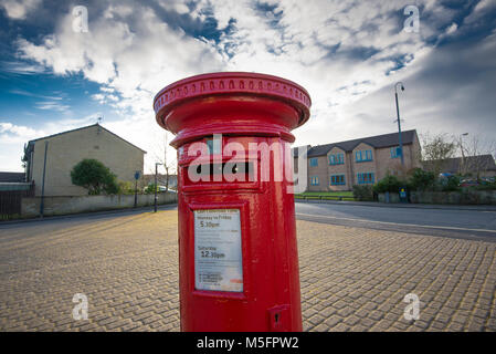 Red Royal Mail post box, Clitheroe, Lancashire, Angleterre, Royaume-Uni. Banque D'Images