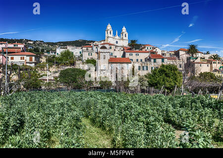 Vue sur la mer de la ville villagge de Borgio Verezzi, Savona, Italie, côte ligure, centre ville Banque D'Images