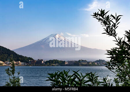 Fujikawaguchiko, au Japon. 22 mai, 2017. Vue générale du Mont Fuji du lac Kawaguchi. Le Mont Fuji du Japon gagne le statut de patrimoine mondial de l'Unesco. Banque D'Images