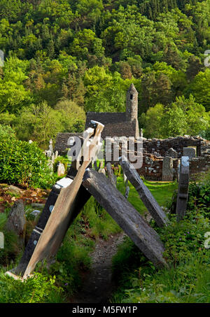 La 9e à 11e siècle l'église St Kevin aka St Kevin's Kitchen est un bâtiment au toit en pierre. Les pointes, formée de pierres qui se chevauchent, se supporte Banque D'Images