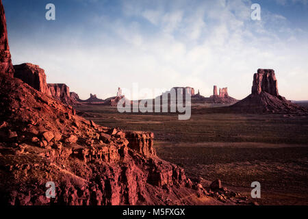 La vue du nord de Monument Valley, Utah. Banque D'Images