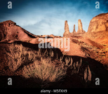 Les trois sœurs de Monument Valley, Arizona et l'Utah. Banque D'Images