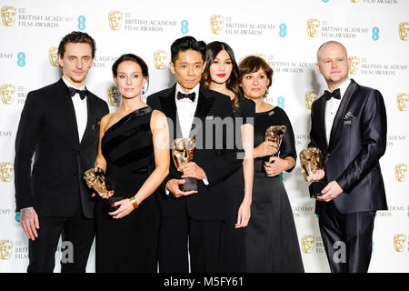 David Malinowski, Ivana Primorac, Lucy Sibbick et Kazuhiro Tsuji backstage avec leur prix pour le maquillage et les cheveux pour le film plus sombres à l'EE British Academy Film Awards en 2018, le dimanche 18 février 2018 s'est tenue au Royal Albert Hall, Londres. Banque D'Images