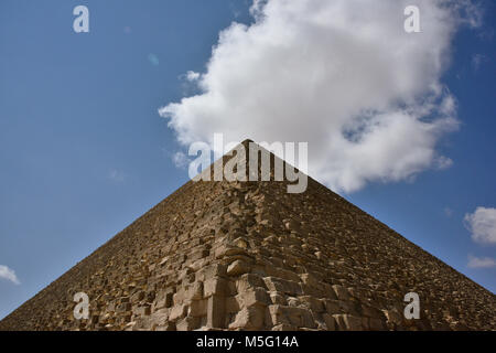 Grande pyramide de Khéops vue des bases de données. Plateau de Gizeh, Le Caire, Égypte. Banque D'Images