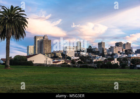 Skyline de San Francisco à partir de Fort Mason, Californie Banque D'Images