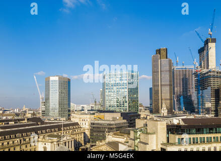 Vue de la ville de Londres : Angel Cour, Stock Exchange Tower, Tour 42, en construction : 100 & 22 Bishopsgate Banque D'Images