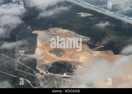 Vue aérienne de la mine de sable sur la côte de l'Australie, l'Australie Banque D'Images
