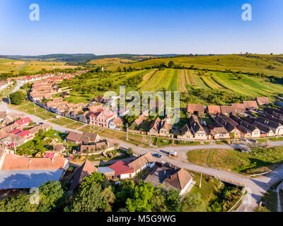 Village Saxon traditionnel Crit - Kreuz (Detschkrets) en Transylvanie, Roumanie vue aérienne Banque D'Images