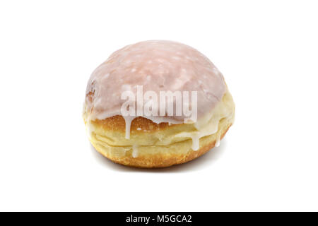 Pâtisserie traditionnelle allemande Berliner donut sur blanc fond isolé. Banque D'Images