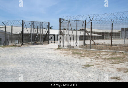 Barbelés sur Robben Island, ancienne prison, Cape Town, Afrique du Sud Banque D'Images