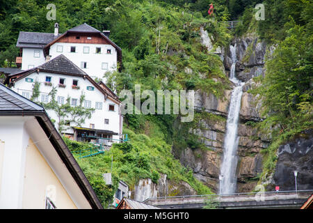 Maisons traditionnelles à Hallstatt, partie d'Dachstein-Salzkammergut paysage culturel, un site du patrimoine mondial en Autriche Banque D'Images