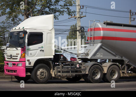 CHIANG MAI, THAÏLANDE - 19 janvier 2018 : camion de ciment de la société Thanachai. Photo no 121 à environ 8 km du centre-ville de Chiang Mai, Thaïlande. Banque D'Images