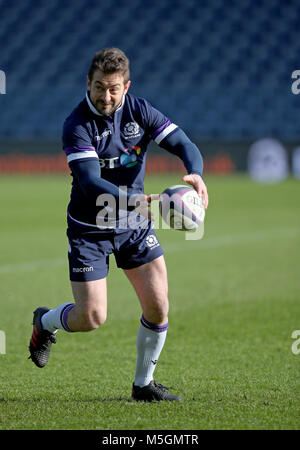 Scotland's Greig Laidlaw au cours de l'exécution du capitaine à Murrayfield, Edinburgh BT. Banque D'Images