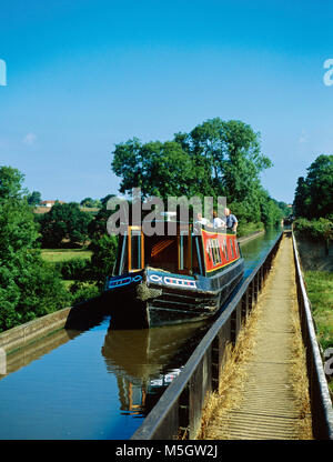 15-04 crossing Edstone Aqueduc, également connu sous le nom de Great Alne Aqueduc puisqu'il est à proximité du village de ce nom dans le Warwickshire Banque D'Images