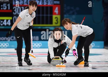 Pyeongchang, Corée du Sud. Feb 22, 2018. Satsuki Fujisawa (JPN). Womens le curling. Demi-finale. Le centre de curling de Gangneung. Gangneung. Jeux Olympiques d'hiver de Pyeongchang 2018. République de Corée. 23/02/2018. Credit : Sport en images/Alamy Live News Banque D'Images