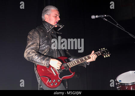 Oakland, États-Unis. Feb 22, 2018. Peter Hayes de Black Rebel Motorcycle Club effectue le 22 février 2018 à la Fox Theatre à Oakland, Californie. Crédit : l'accès Photo/Alamy Live News Banque D'Images