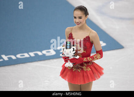 Gangneung, Corée du Sud. Feb 23, 2018. Médaillé d'Alina Zagitova d'athlète olympique de la Russie au cours de la Ladies Single Skating patinage libre au Jeux Olympiques d'hiver de PyeongChang 2018 à Gangneung Ice Arena le vendredi 23 février, 2018. Crédit : Paul Kitagaki Jr./ZUMA/Alamy Fil Live News Banque D'Images