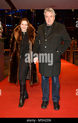 Berlin, Allemagne. Feb 23, 2018. Martina Gedeck et Markus Imboden participant à la 'In den Gängen / dans les allées' première mondiale au 68e Festival International du Film de Berlin / Berlinale 2018 à Berlinale-Palast le 23 février 2018 à Berlin, Allemagne. Credit : Geisler-Fotopress/Alamy Live News Banque D'Images