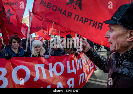 Moscou, Russie. Feb 23, 2018. Les participants de la marche en l'honneur du 100e anniversaire de l'Armée Rouge Crédit : Nikolay Vinokourov/Alamy Live News Banque D'Images