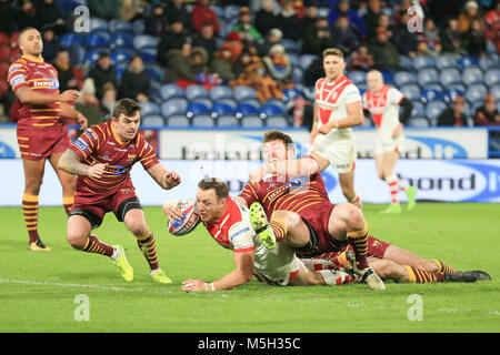 Huddersfield, UK. Feb 23, 2018. John Smiths Stadium, Huddersfield, Angleterre ; Betfred Super League rugby, Huddersfield Giants contre St Helens ; Alex Walmsley de St Helens va au-dessus d'un crédit d'essayer : Nouvelles Images/Alamy Live News Banque D'Images