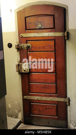 Centre de documentation du national-socialisme. Musée Mémorial de la Gestapo dans la prison EL-DE CHAMBRE. Fondée en 1979. C'était l'office central de la police secrète de l'État (Gestapo) entre 1935 et 1945. Détail de la prison sur le sous-sol. Cologne. L'Allemagne. Banque D'Images