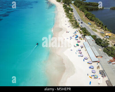 Plage de Darkwood, moitié Hyde Bay, Antigua Plage de Darkwood, moitié Hyde Bay, Antigua