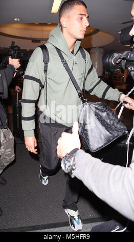 Kourtney Kardashian arrive à l'Aéroport International de Los Angeles avec son petit ami comprend : Younes Bendjima Où : Los Angeles, California, United States Quand : 23 Jan 2018 Credit : WENN.com Banque D'Images